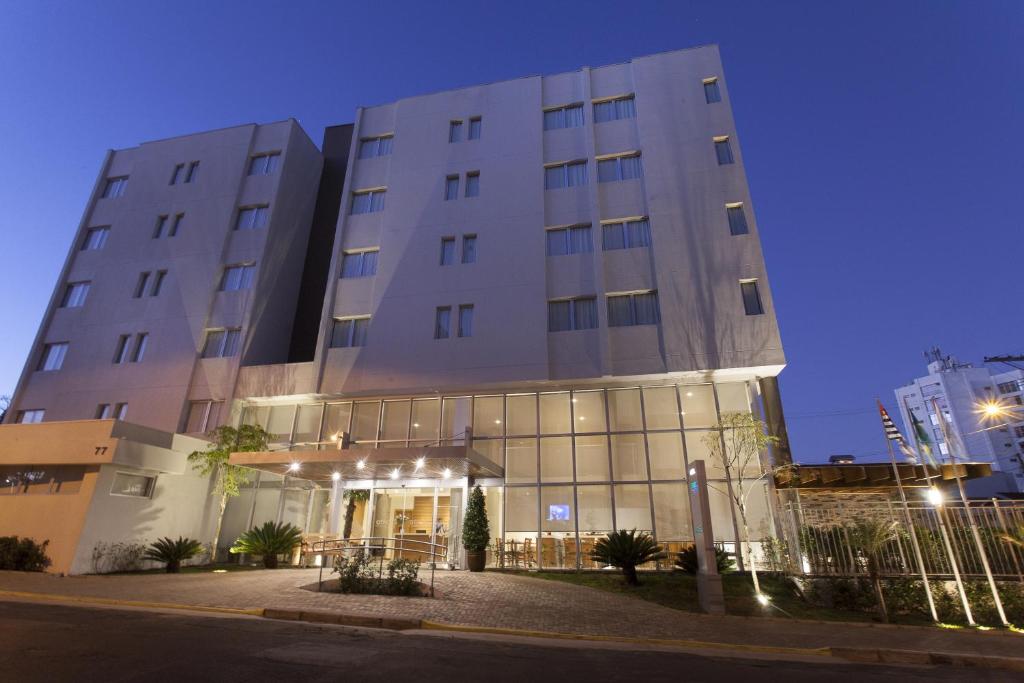 Fachada do Marklin Hotel em São Carlos